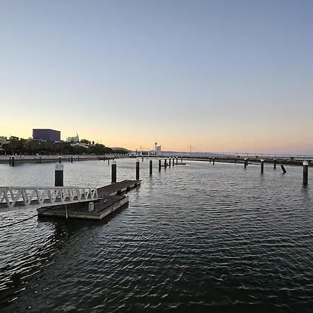 Hotel en barco Boat Speedboat G44 *