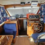 Hotel na wodzie Boat Speedboat G44 *