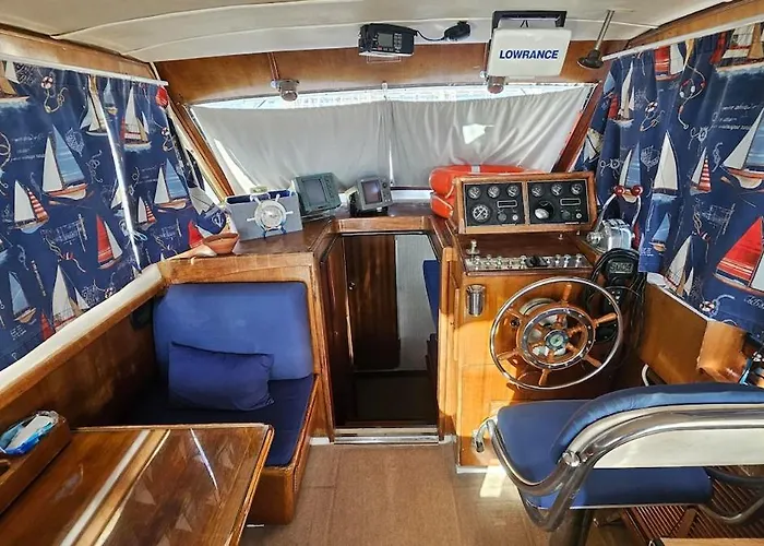 Bateau-hôtel Boat Speedboat G44 *