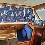 Boat Speedboat G44 船上ホテル *